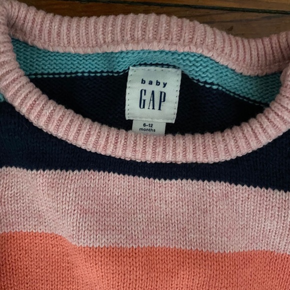 Baby Gap onesie - Picture 3 of 3